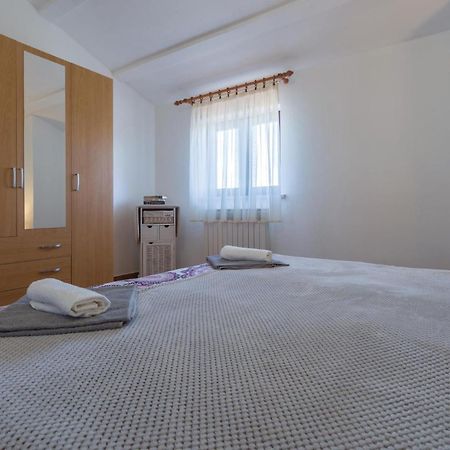 Katun Lindarski Amazing Apartment In Pazin With Wifi מראה חיצוני תמונה