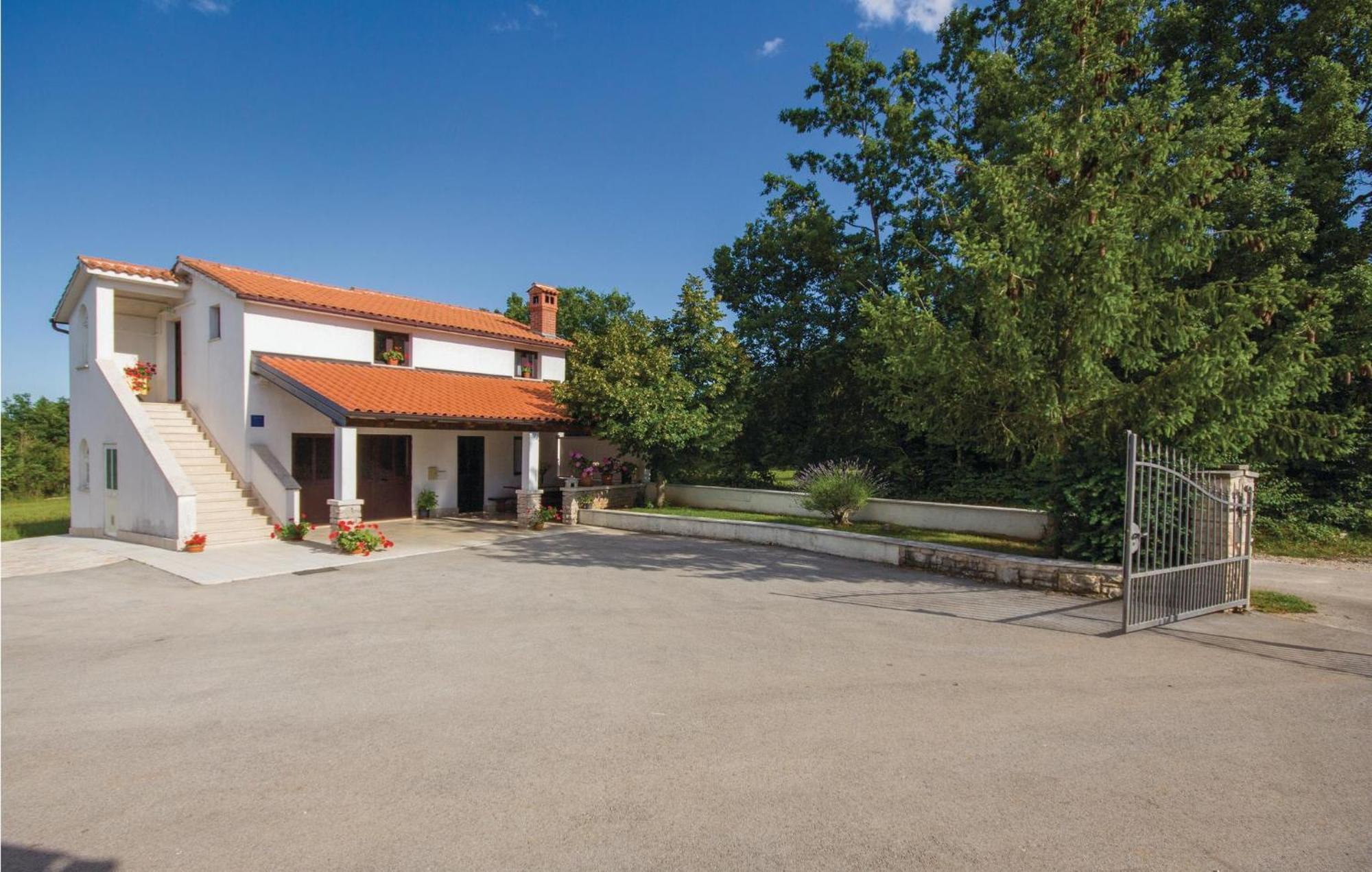 Katun Lindarski Amazing Apartment In Pazin With Wifi מראה חיצוני תמונה