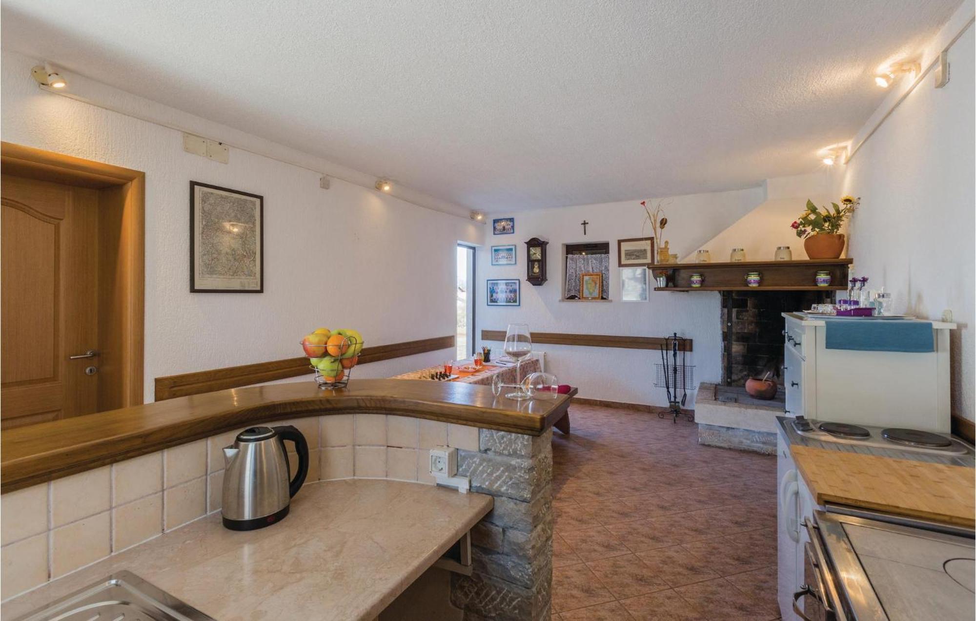 Katun Lindarski Amazing Apartment In Pazin With Wifi מראה חיצוני תמונה
