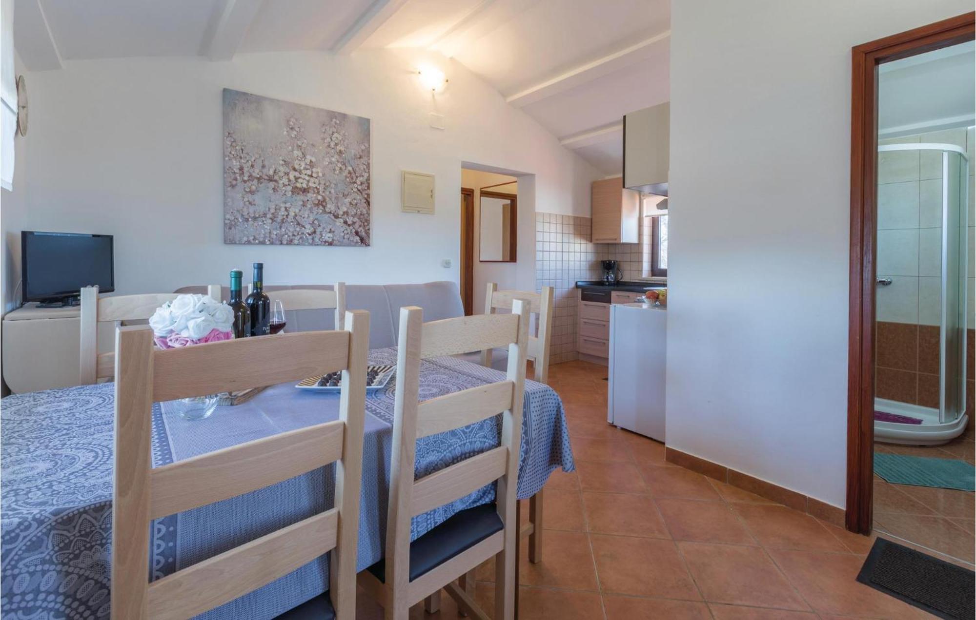 Katun Lindarski Amazing Apartment In Pazin With Wifi מראה חיצוני תמונה