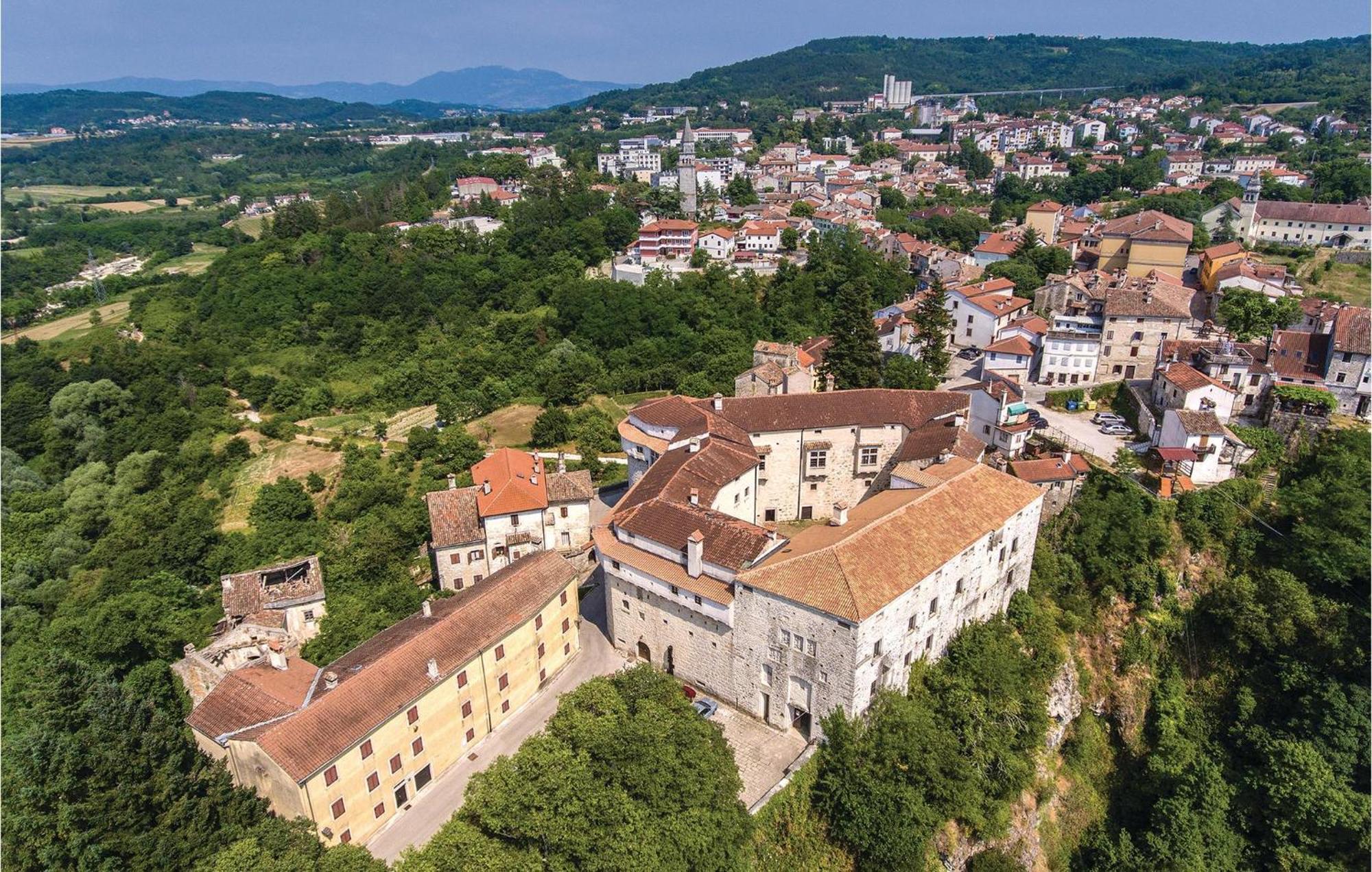 Katun Lindarski Amazing Apartment In Pazin With Wifi מראה חיצוני תמונה